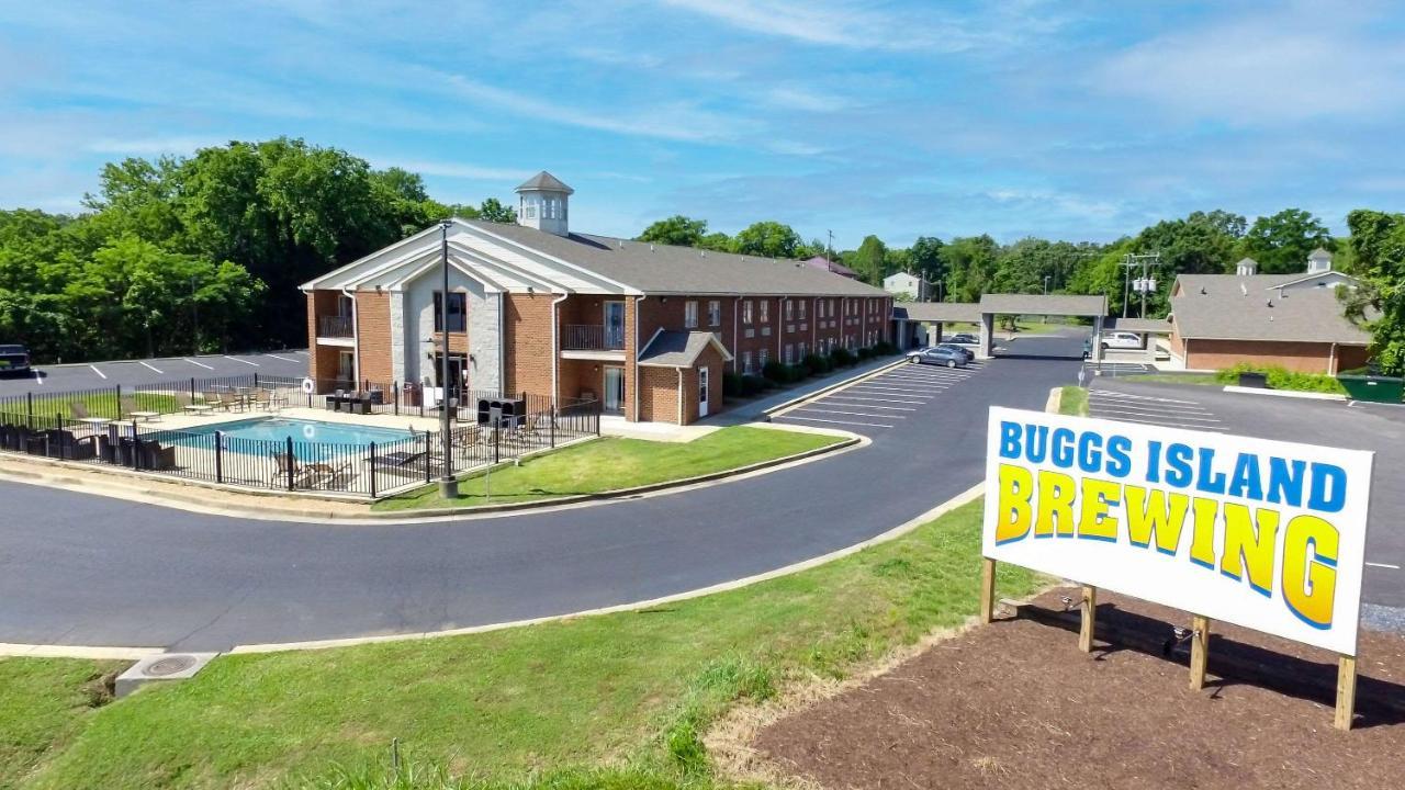 Clarion Pointe On The Lake Clarksville-South Hill West Exterior photo