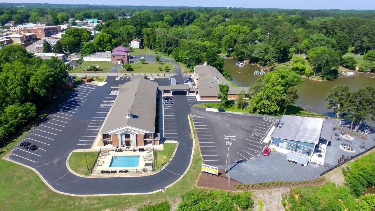 Clarion Pointe On The Lake Clarksville-South Hill West Exterior photo